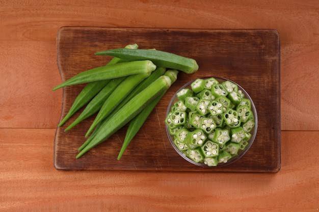 Beta-carotene present in lady finger is considered to be very good for eye health. It improves eyesight and can relieve eye problems that occur in summer like eye irritation, conjunctivitis and watery eyes etc.