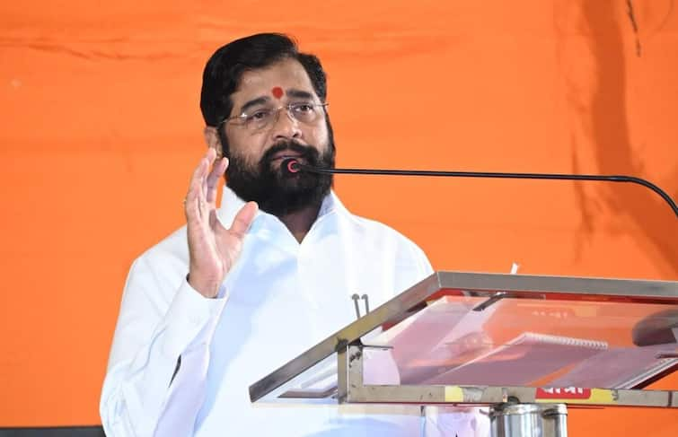 Eknath Shinde Shiv Sena expels officials for showering money before portrait late Anand Dighe Maharashtra: Shiv Sena Expels 2 Officials After Money Showered Before Portrait Of CM Shinde’s Mentor