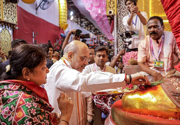 आता बाप्पाच्या विसर्जनाच्या तयारीला सुरूवात झाली आहे.