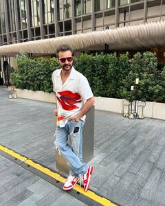 एक भाई सुपरस्टार, दूसरा फेमस फिल्मेकर, फिर भी फिल्मों में फ्लॉप रहा ये एक्टर, पहचाना ?