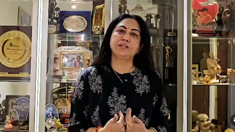 Actress Hema released latest video on Bangalore rave party and drugs case Actress Hema: ఒక్క ఛాన్స్ ఇవ్వడంటూ హేమ కొత్త వీడియో... దేనికైనా రెడీ, కావాలంటే టెస్టులు చేయించుకోమని ఛాలెంజ్