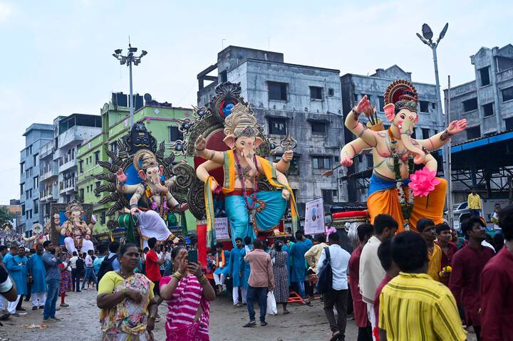 मंगळवारी अनंत चतुर्दशीला गणपतीचं विसर्जन न करता दुसऱ्या दिवशी करावं का, असाही प्रश्न अनेकांना पडला आहे.