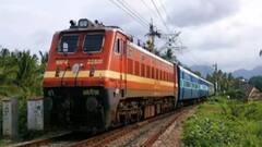 ट्रेनों के डिब्बों में हमेशा एक लाल खिड़की क्यों लगी होती है?