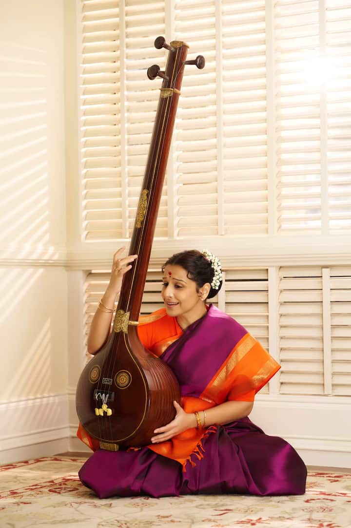 सुब्बुलक्ष्मीची प्रतिष्ठा,कृपा आणि आध्यात्मिक आभा जिवंत करते.