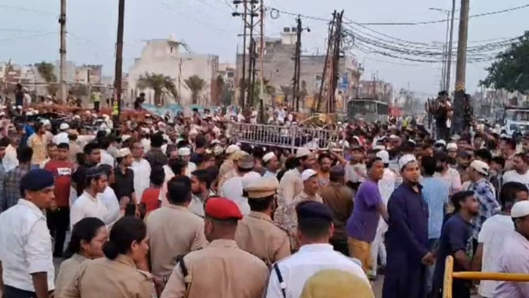 Meerut Building Collapse 10 funeral processions took place together ann मेरठ बिल्डिंग हादसा: एक साथ उठे 10 जनाजे तो रो पड़ा शहर, हर आंख नम थी, दिल भी रो रहा था