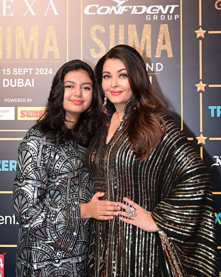 अवॉर्ड फंक्शन की फोटोज में आराध्या अपनी मां की सक्सेस से बहुत खुश नजर आ रही हैं. जिस समय ऐश्वर्या स्टेज पर स्पीच दे रही थीं. ऑडियन्स में बैठकर आराध्या उनकी फोटोज क्लिक कर रही थीं.