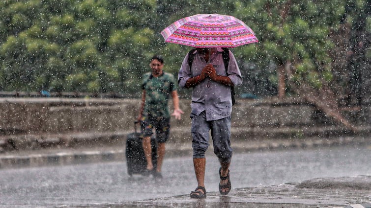 Jharkhand Rain Forecast IMD Issued Red Aler in Garhwa Palamu Latehar Simdega झारखंड में तीन दिनों से लगातार बारिश, IMD ने जारी किया 'रेड अलर्ट', कब से मिलेगी राहत?