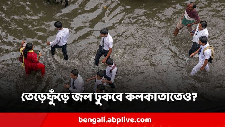 নদী ও সমুদ্র উত্তাল থাকায় আজও মৎস্যজীবীদের মাছ ধরতে যাওয়ায় নিষেধাজ্ঞা রয়েছে। এর মধ্যেই আগামীকাল ষাঁড়াষাঁড়ির কটাল।