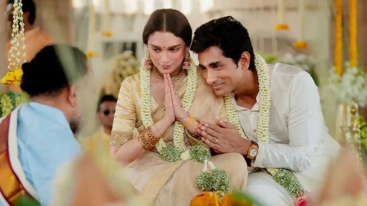 আজ তাঁদের বিয়ের ছবি প্রকাশ্যে আসতেই শুভেচ্ছায় ভরান ইন্ডাস্ট্রির সহকর্মীরা থেকে শুরু করে নেটিজেনরাও। সাবেকি পোশাকে তাঁদের স্বপ্নিল বিয়ের সাজ ভাইরাল।