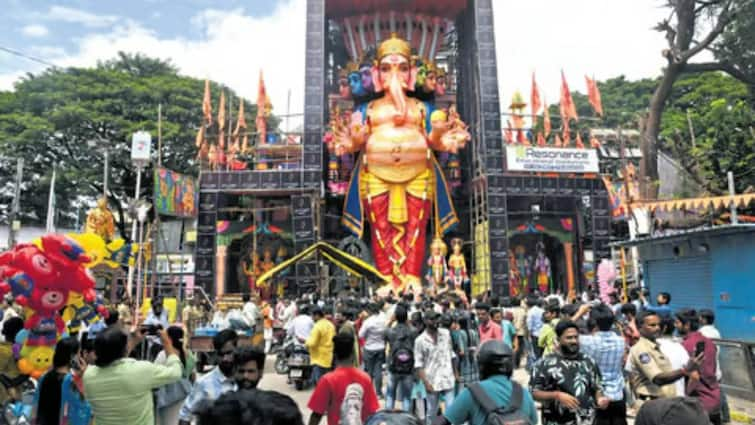 how will khairatabad mahaganapati shobhayatra go tomorrow Khairatabad Ganesh: నేడు ఖైరతాబాద్ గణేష్ నిమజ్జనం, చివరి పూజ ఎన్నింటికి చేస్తారో తెలుసా ?