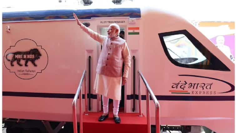 Prime minister modi inaugurated vande bharat trains Vande Bharat: వందే భారత్ రైళ్లను జెండా ఊపి ప్రారంభించిన ప్రధాని మోదీ