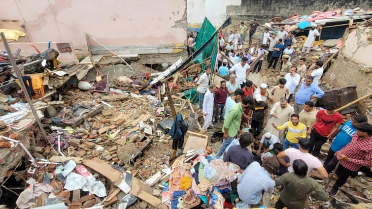 Meerut House Collapse 7-Year-Old Daughter Of Victim Recalls Horror 7-Year-Old Daughter Of Meerut House Collapse Victim Recalls Horror