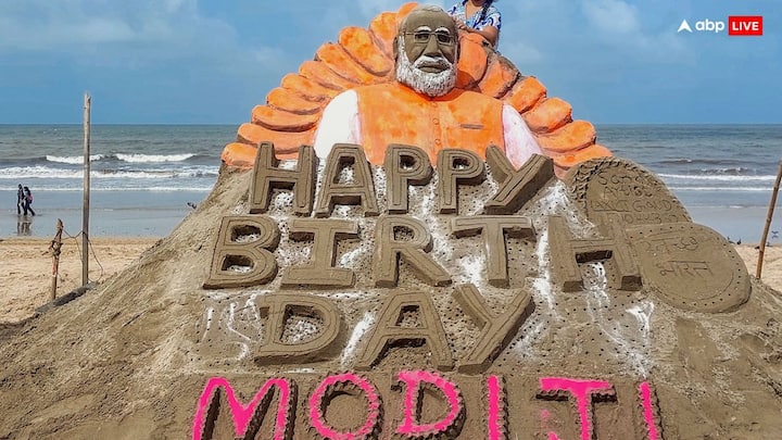 Narendra Modi Birthday: मूलरूप से गुजरात के रहने वाले नरेंद्र मोदी का जन्म 17 सितंबर, 1950 को हुआ था. वह भारत के आजाद (1947 में) होने के तीन साल बाद पैदा हुए थे.