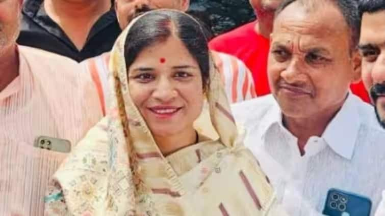 Mangesh Yadav encounter UP STF officer DK Shahi wife ritu Shahi first reaction मंगेश यादव एनकाउंटर: STF अफसर डीके शाही की पत्नी की पहली प्रतिक्रिया, कहा- 'हम दोनों लोगों के काम...'