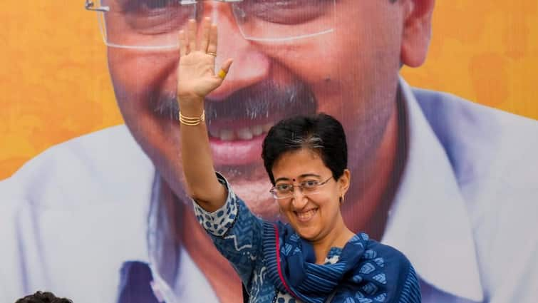 Atishi will be the new Chief Minister of Delhi CM Arvind Kejriwal proposes the name of Delhi Minister Atishi as the new Chief Minister Delhi New CM: આતિશી દિલ્હીના નવા મુખ્યમંત્રી, AAP ધારાસભ્ય દળની બેઠકમાં લેવાયો નિર્ણય