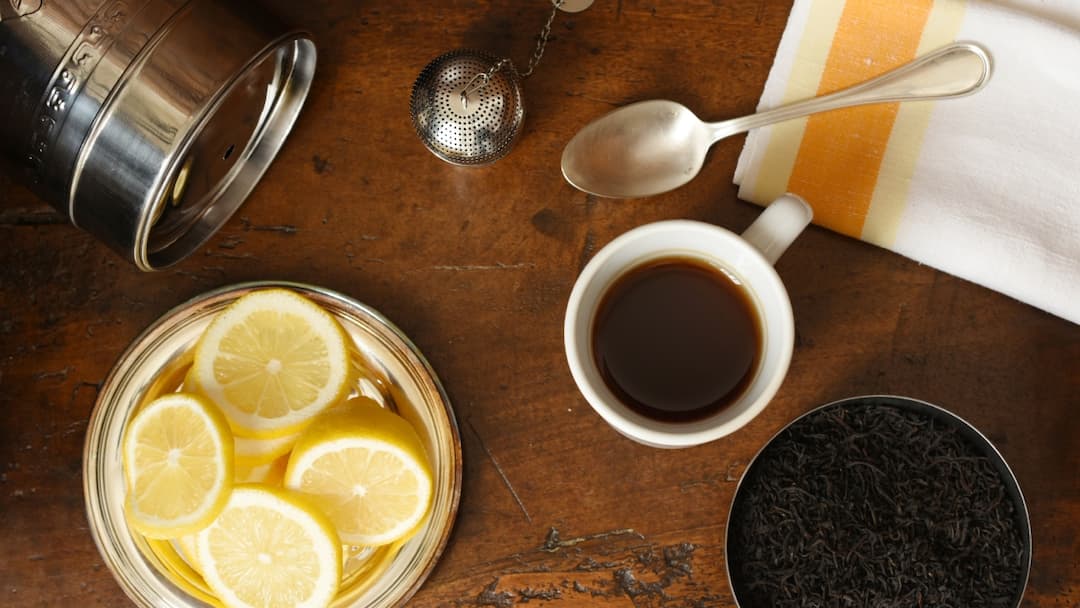 Coffee and lemon are they good for weight loss What are the health benefits side effects Coffee and Lemon for Weight Loss : కాఫీలో నిమ్మకాయ కలిపి తాగొచ్చా? లాభాలు, సైడ్ ఎఫెక్ట్స్ ఏంటి? నిపుణుల సూచనలు ఇవే