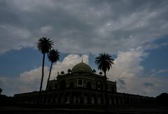 Delhi Weather: दिल्ली में अभी नहीं खत्म हुआ बारिश का दौर, छाता-रेनकोट रखें बाहर, जानें- कब होगी बरसात?