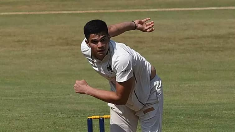 arjun tendulkar 9 wickets for goa against karnataka ksca invitational tournament ahead ipl 2025 mega auction अर्जुन तेंदुलकर ने किया बड़ा धमाका, एक ही मैच में चटका डाले 9 विकेट; टीम को दिलाई ऐतिहासिक जीत