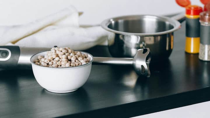 ছবি সূত্র - পিক্সেলস। ছোলার ডাল খেলে আমাদের শরীরে কোলেস্টেরলের মাত্রা নিয়ন্ত্রণে থাকে। আর তার ফলে ভাল থাকে আমাদের হার্ট।