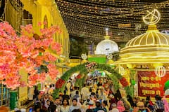 Narendra Modi Birthday: अजमेर में 4000 किलो के लंगर से सूरत में 100% डिस्काउंट तक...देखें, कैसे PM मोदी का बर्थडे मना रहा देश