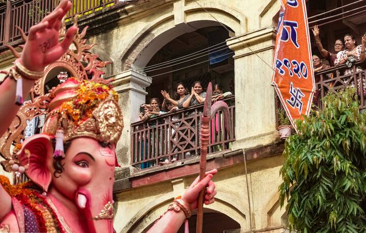 प्राचीन मान्यतेनुसार, मंगळवार हा गणपती बाप्पाला समर्पित असल्याने या दिवशी गणरायाची विशेष पूजा केली जाते. मंगळवारी गणपतीचं नामस्मरण, उपासना, सेवा केल्याने पुण्य फलाची प्राप्ती होते, असं सांगितलं जातं.