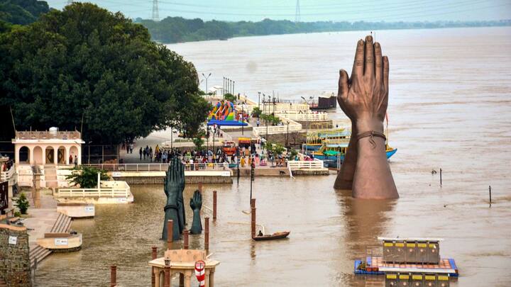 सितंबर का महीना शुरू होते ही देशभर में मानसून की बारिश लगातार देखने को मिल रही है. देश के कई राज्यों में बारिश का सिलसिला लगातार जारी है. इस बीच मौसम विभाग ने विभिन्न राज्यों के लिए बारिश का पूर्वानुमान जारी किया है. इसी कड़ी में आज के मौसम के बारे में भी जान लेते हैं.