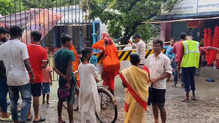বীরভূমের অন্যতম গুরুত্বপূর্ণ স্থান কংকালীতলা মন্দির। এই মন্দিরে কোপাই নদীর জল ঢুকে পড়েছে।