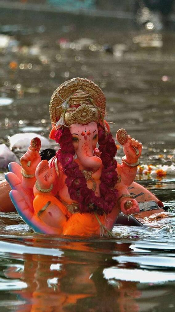 'या' शुभ मुहूर्तावर करा गणपतीचं विसर्जन !