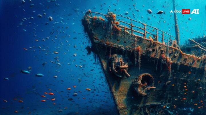 दरअसल, टाइटैनिक को डूबे 111 साल हो चुके हैं. यह मलबा समुद्र में लगभग 4000 मीटर की गहराई पर पड़ा हुआ है. समुद्र के खारे पानी के कारण टाइटैनिक का मलबा तेजी से गल रहा है. विशेषज्ञों का कहना है कि यही रफ्तार रही तो कुछ साल बाद टाइटैनिक का मलबा पूरी तरह से खत्म हो जाएगा. इस कारण लोगों में टाइटैनिक के मलबे को देखने के लिए बड़ा उत्साह रहता है.