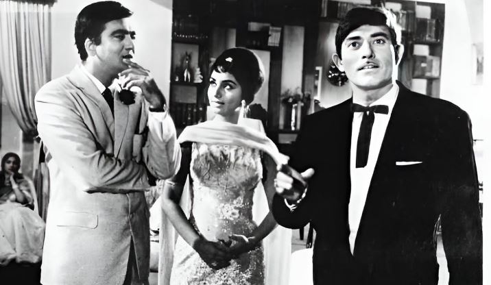 Which was the first multi-starrer film of Bollywood? Which broke all the records of earnings in 1965!