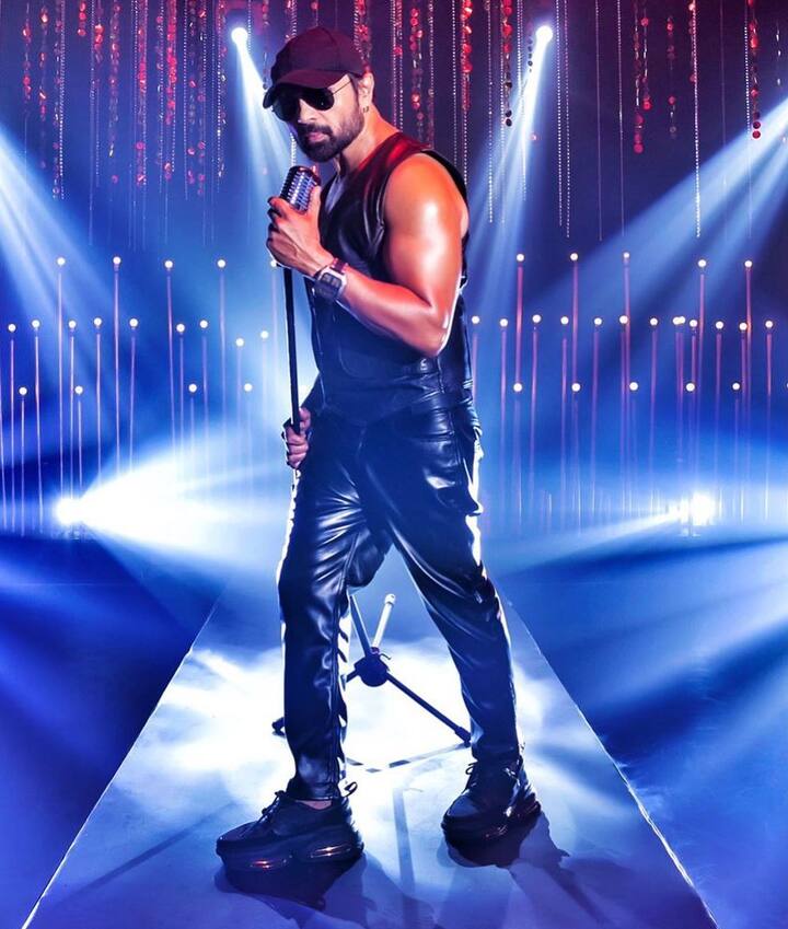 हिमेश रेशमिया – इस लिस्ट में हिमेश रेशमिया का नाम भी शामिल है. जिनका हर गाना रिलीज के साथ ही सुपरहिट हो जाता है. वहीं सिंगिंग के साथ हिमेश रेशमिया ‘आपका सुरूर', 'कर्ज', 'द एक्सपोज', 'कजरारे' और 'रेडियो' जैसी फिल्मों में काम किया है.