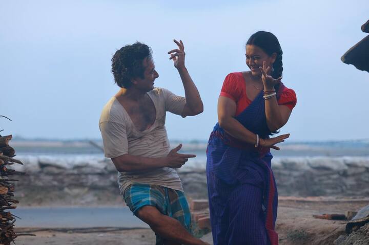 এই ছবিতেই প্রথমবার পর্দায় নাচ করতে দেখা যাবে শিবপ্রসাদ মুখোপাধ্যায়কে। এই শটটি নিয়ে কথা বলতে গিয়ে শিবপ্রসাদ বলেছিলেন, প্রথমবার কৌশানীর বিপরীতে নাচ করা নিয়ে তিনি বেশ নার্ভাসই ছিলেন। কৌশানী নাচে অভ্যস্থ কিন্তু শিবপ্রসাদ নাকি দ্বিধায় ছিলেন এই শটটি কেমন হবে তা নিয়ে।