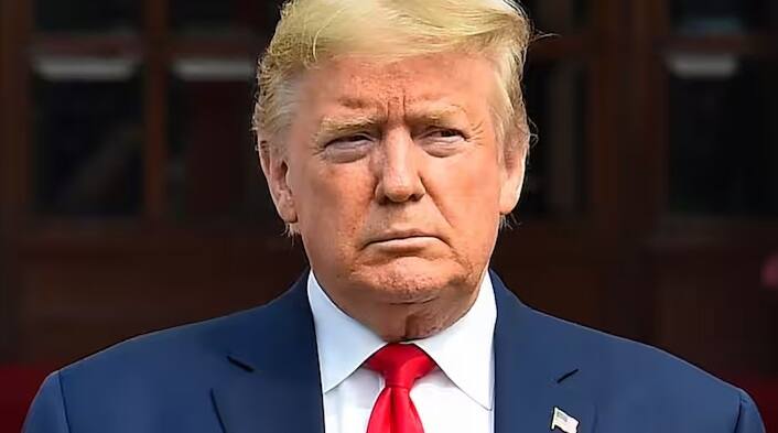 આરોપી ડોનાલ્ડ ટ્રમ્પનો આલોચક છે અને લાંબા સમયથી ડેમોક્રેટનું સમર્થન કરી રહ્યો છે. તેણે સોશિયલ મીડિયા પર પોતાની જાતને સારું કામ કરનાર વ્યક્તિ ગણાવ્યો છે. રેકોર્ડ મુજબ, રેયાને 2019 થી 19 વખત દાન કર્યું છે, જે 140 અમેરિકન ડોલર કરતા વધુ છે. તેણે હવાઈના ભૂતપૂર્વ પ્રતિનિધિ તુલસી ગબાર્ડને પણ દાન આપ્યું છે જે અગાઉ ડેમોક્રેટ સમર્થક હતા અને હવે ટ્રમ્પ સાથે છે.