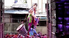 PHOTO : मुंबईच्या राजाचा थाट लय भारी, त्याच्या दर्शनासाठी दुमदुमली नगरी सारी... गणेशगल्लीचा 22 फुटीवाला विसर्जनासाठी मार्गस्थ