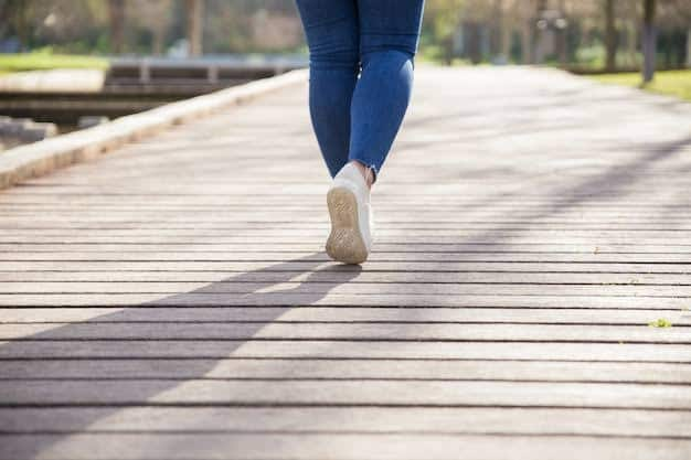 Brisk walking: Walking briskly for 30 to 60 minutes a day is also a great way to lose weight. Especially by walking in the morning and evening, the weight drops off quickly.