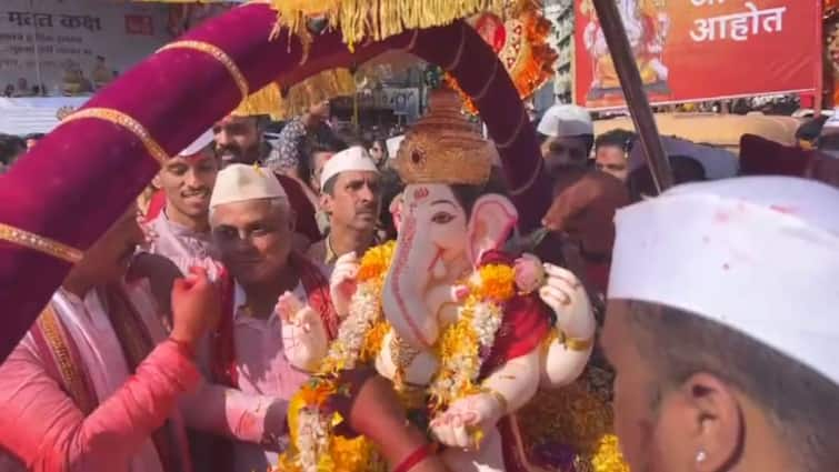 Ganapati Visarjan in Pune At a slow kasba ganpati took five hours to cover a distance of 200 meters Pune Ganesh Visarjan: पुण्यातील गणपती विसर्जन संथ गतीने, मानाच्या गणपतींनी 200 मीटर अंतर पार करायला लागले तब्बल पाच तास