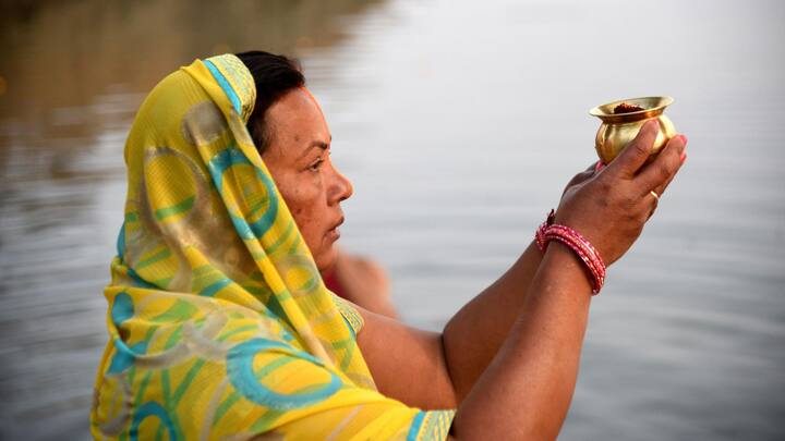 এই বছর আশ্বিন অমাবস্যা তিথি শুরু হচ্ছে পয়লা অক্টোবর রাত ৯টা ৪২ মিনিট ১৩ সেকেন্ড। শেষ হচ্ছে ৩ অক্টোবর রাত ১২টা ২১ মিনিট ৩১ সেকেন্ডে।(ছবি সৌজন্য-পিটিআই)