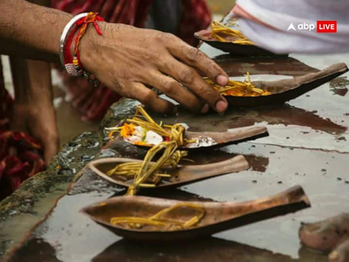 जिनकी मृत्यु पूर्णिमा को हुई है उनका श्राद्ध सर्व पितृ अमावस्या पर करते हैं. श्राद्धपक्ष के पहले दिन को प्रोष्ठपदी पूर्णिमा भी कहा जाता हैं, जिस तिथि पर पूर्वजों की मृत्यु हुई थी, उस तिथि पर घरों में विशेष पूजा-अर्चना के साथ नदी तालाब आदि स्थानों पर वैदिक मंत्रोच्चार के साथ तर्पण किया जाता है.