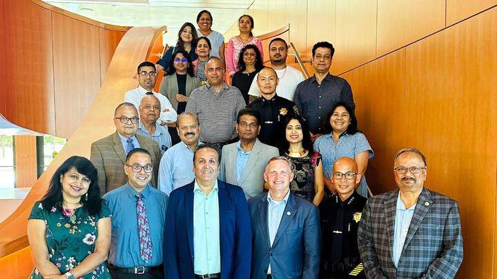 Indian Population growing in America Pakistani Expert Says they are Strength of Modi not Good for Pakistan Spitting venom against India, Barki said that India has enmity with Pakistan. Referring to the US census data, Burkey estimated that currently 40 lakh people of Indian origin live in America, which is 1.4 percent of the American population.