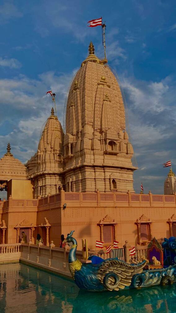 पाकिस्तान में कहां है सबसे बड़ा हिंदू मंदिर