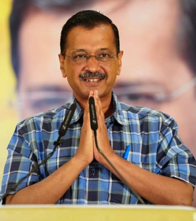 अरविंद केजरीवाल मुख्यमंत्री के पद से इस्तीफा दे रहे हैं, लेकिन अभी विधायक के पद पर बने रहेंगे. उन्हें वह सारी सुविधाएं मिलती मिलेंगी जो दिल्ली सरकार में विधायक को दी जाती हैं.