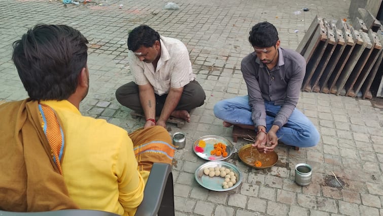 Pitru Paksha 2024 date purnima Kunwara Panchami navami sarva pitru amavasya significance ANN Pitru Paksha 2024: इन छह तारीखों पर पितरों को कर सकते हैं याद, श्राद्ध करने के लिए 15 दिनों का है समय