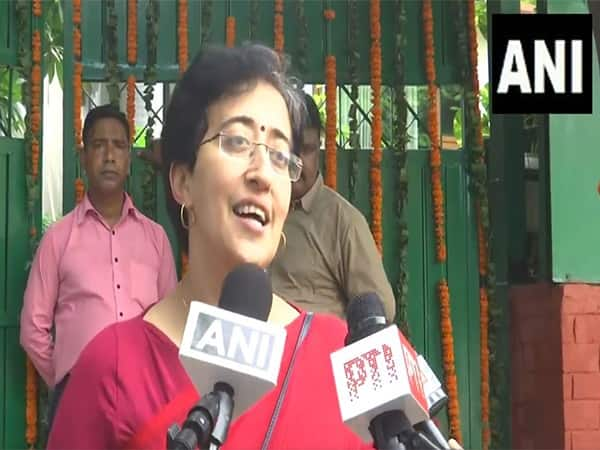 What is the caste of Delhi  new CM Atishi Accused of being a Christian, why dropped surname  Marlena  from the name Delhi CM Atishi Caste: દિલ્હીના નવા સીએમ આતિષીની જાતિ શું છે? ખ્રિસ્તી હોવાનો આરોપ, નામમાંથી 'માર્લેના' કેમ હટાવ્યું