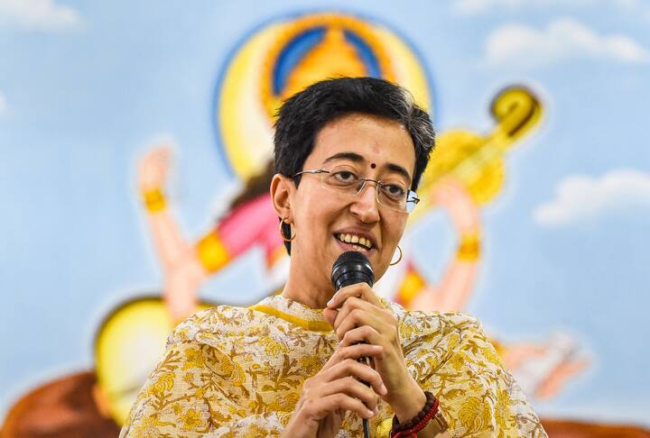 'इंस्टाग्राम' पर दिए बायो के मुताबिक, आतिशी हैरी पॉटर (जेके रोलिंग की नोवल सीरीज का किरदार, जिस पर फिल्म भी बनी) की बड़ी फैन हैं.