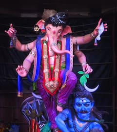 बाप्पा चालले गावाला! लालबागच्या राजाच्या विसर्जन मिरवणुकीची तयारी पूर्ण; मुंबईचा राजा थोड्याच वेळात होणार मार्गस्थ