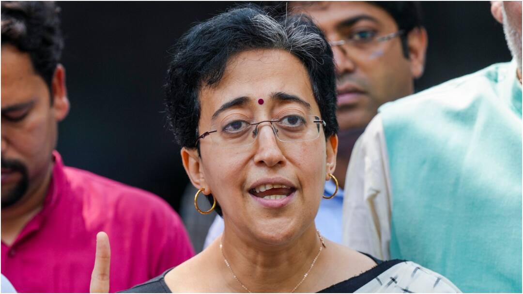 दिल्ली CM पद की शपथ के बाद आतिशी लेंगी ये बड़ा फैसला, महिलाओं के खाते में आएंगे पैसे delhi new cm elect to take big decision for women after taking oath दिल्ली CM पद की शपथ के बाद आतिशी लेंगी ये बड़ा फैसला, महिलाओं के खाते में आएंगे पैसे