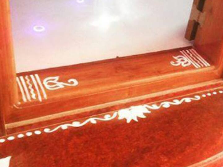 यासाठीच घराच्या उंबरठ्याची पूजा करणं गरजेचं आहे असं म्हणतात.