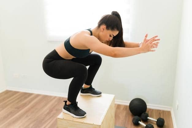 Squats: To lose weight, you can lose weight quickly by doing squats at the gym or at home. This not only reduces weight but also increases body strength.