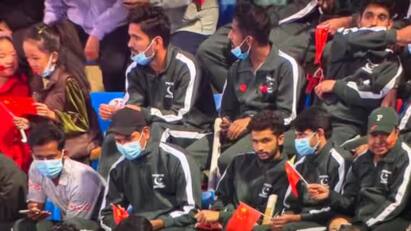 Asian Champions Trophy Final Pakistani Players Display Chinese Flags Asian Champions Trophy: சீனாவிற்கு ஆதரவு..சீனக்கொடியை கையில் ஏந்திய பாகிஸ்தான் வீரர்கள் - ஆசிய சாம்பியன்ஷிப் இறுதிப் போட்டியில் நடந்த சம்பவம்!