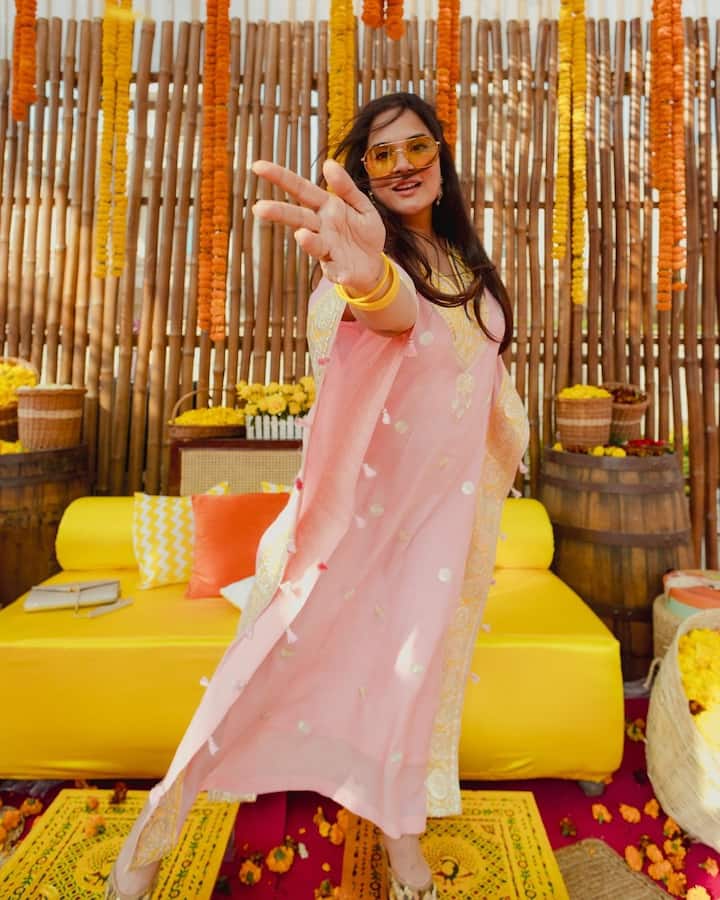 On Monday, September 16, Richa shared a carousel of exclusive pictures from Kriti and Pulkit’s haldi ceremony. In the first image, a six-months-pregnant Richa is seen wearing a pink kaftan dress, looking carefree in front of the camera.